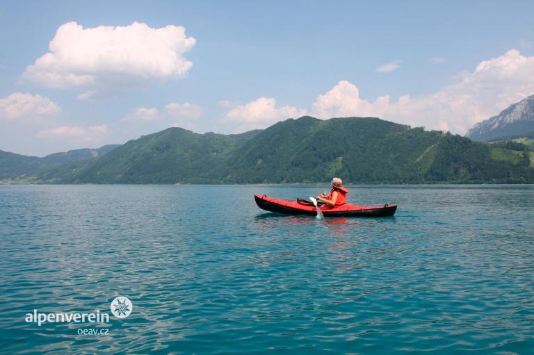 S kajakem & kanoí na jezeře Attersee I Alpenverein OEAV.CZ